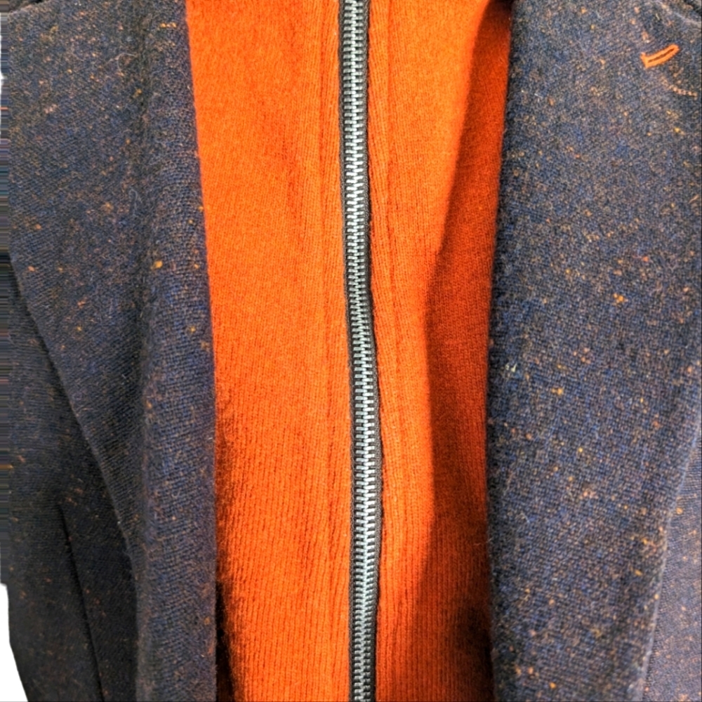 Elegant Men's Blazer with Orange Highlights - Picture 3 of 13